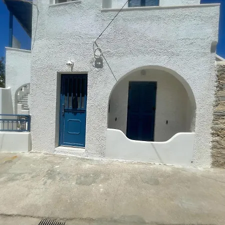 Blue Door Hideaway Moutsouna